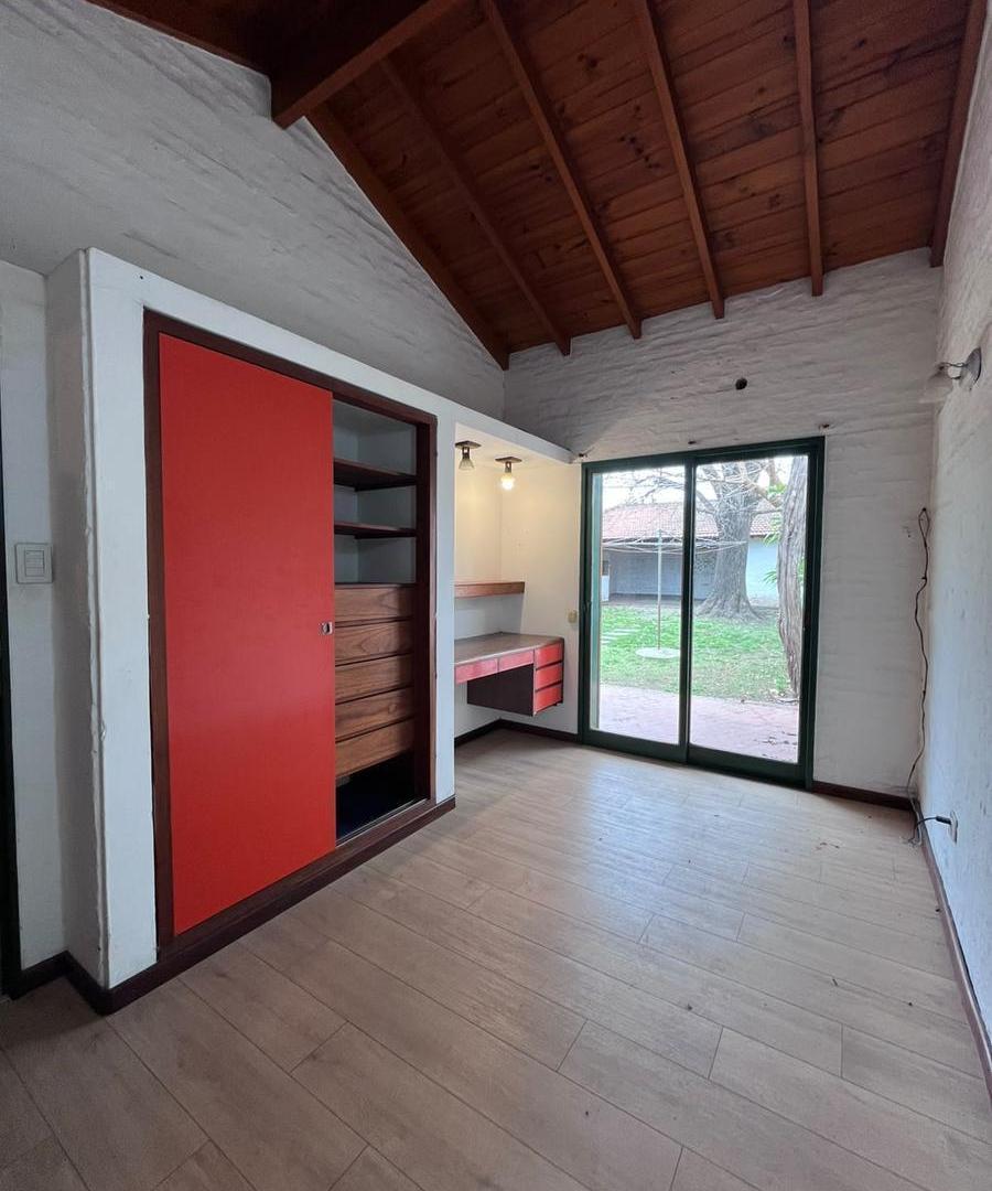 Foto de Casa en alquiler 3 ambientes con cocheras y hermoso jardín ubicado en, imagen 2
