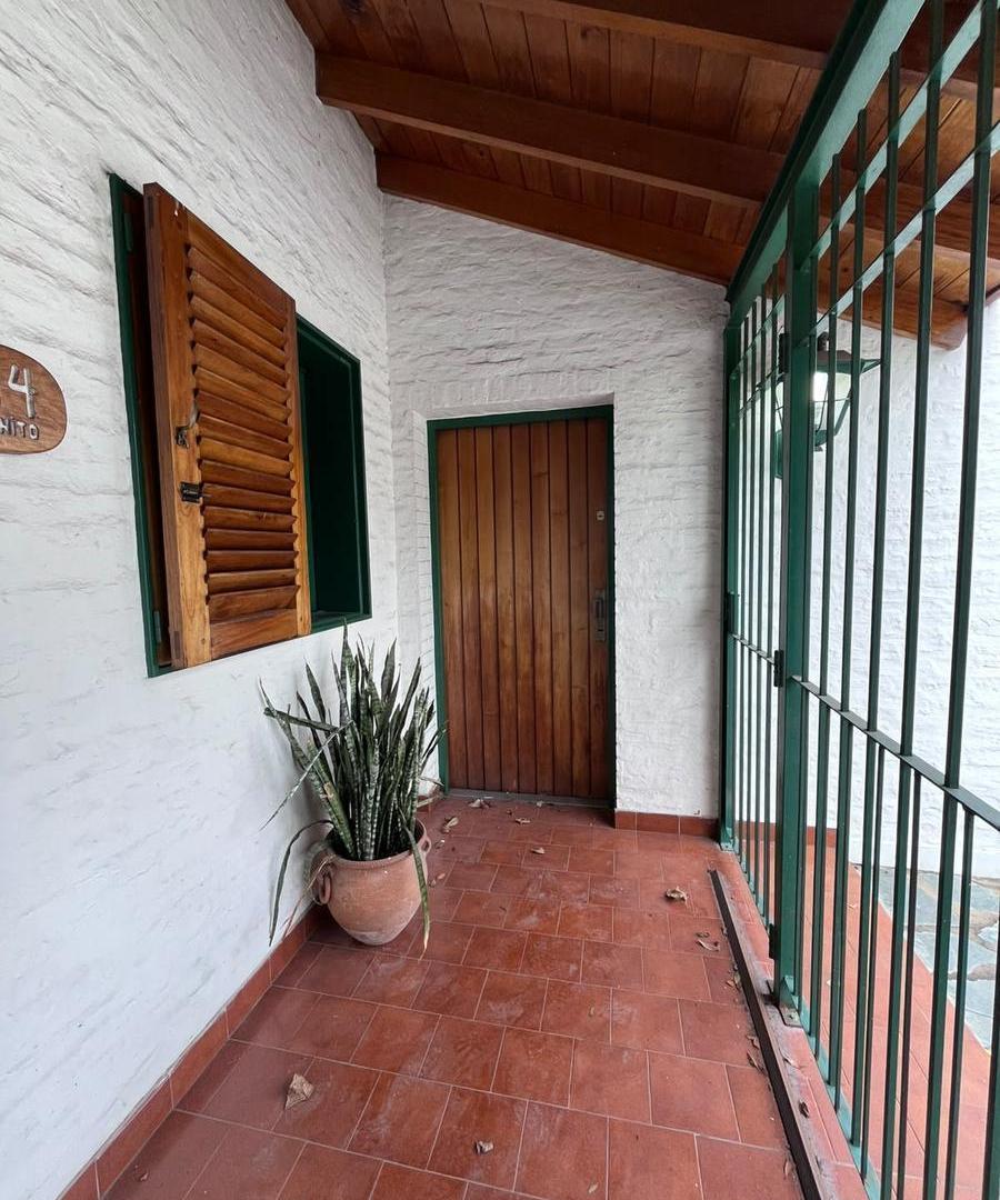 Foto de Casa en alquiler 3 ambientes con cocheras y hermoso jardín ubicado en, imagen 1