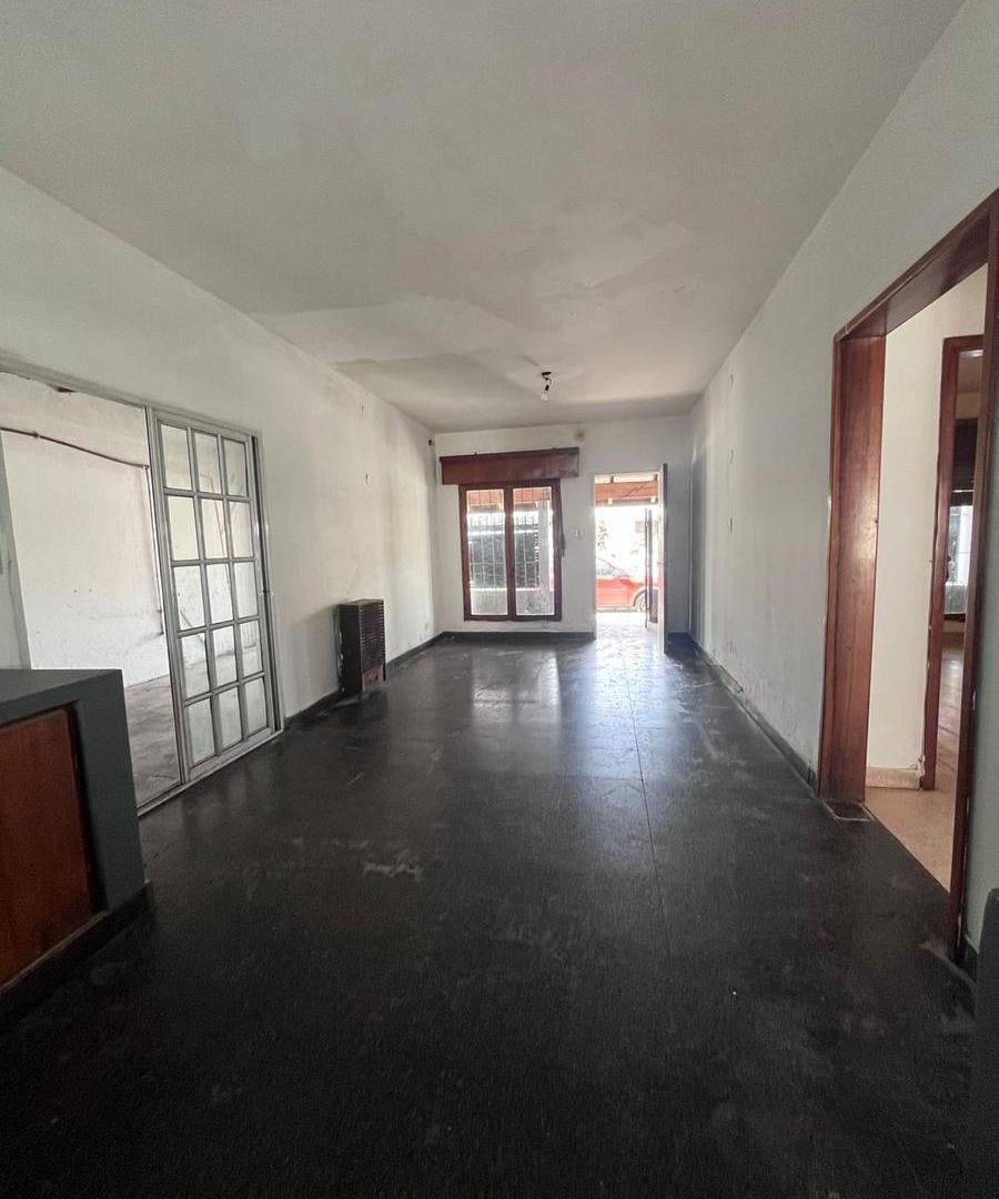 Foto de Casa 3 ambientes con cochera y jardín, imagen 3