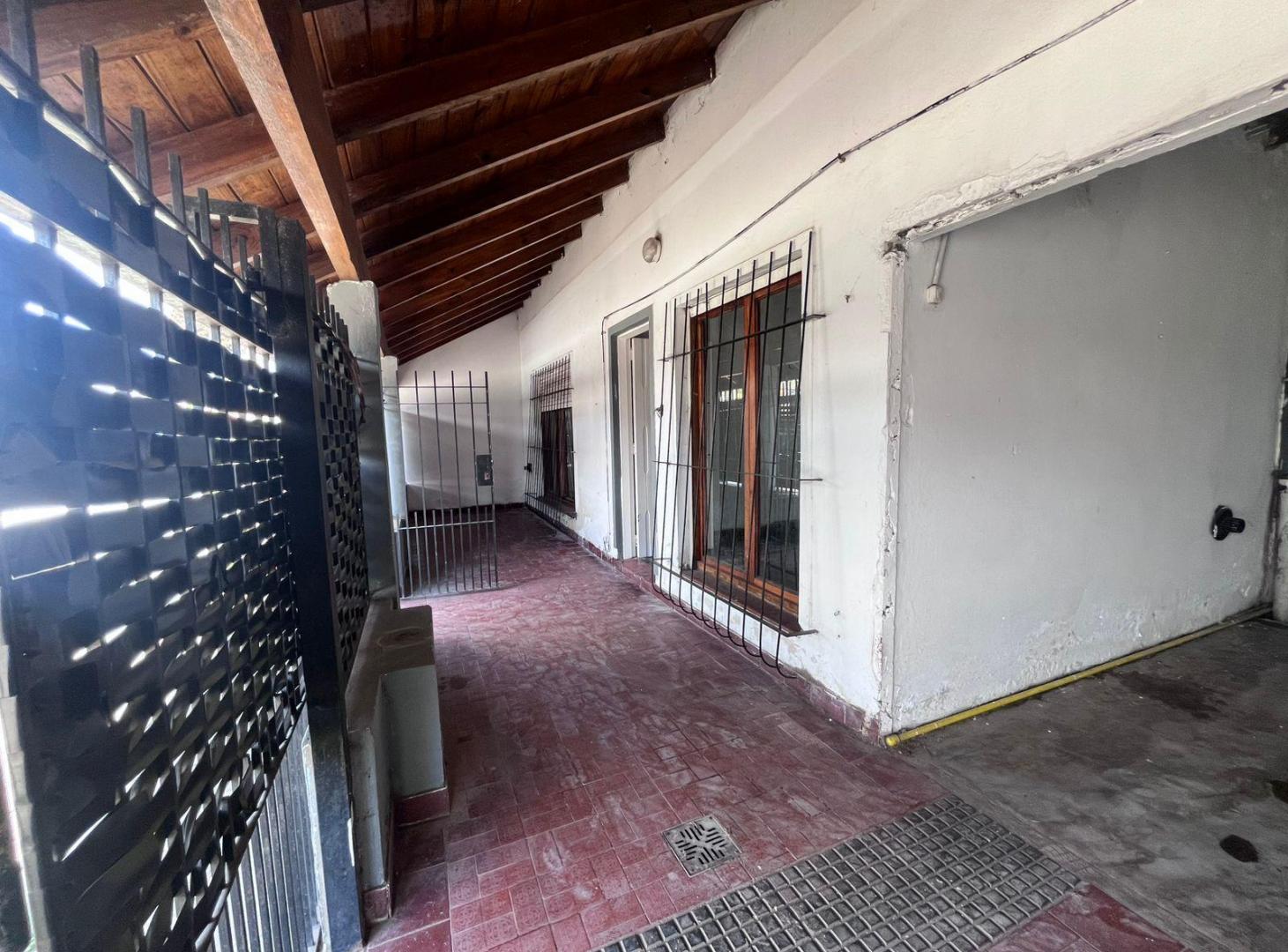 Foto de Casa 3 ambientes con cochera y jardín, imagen 1