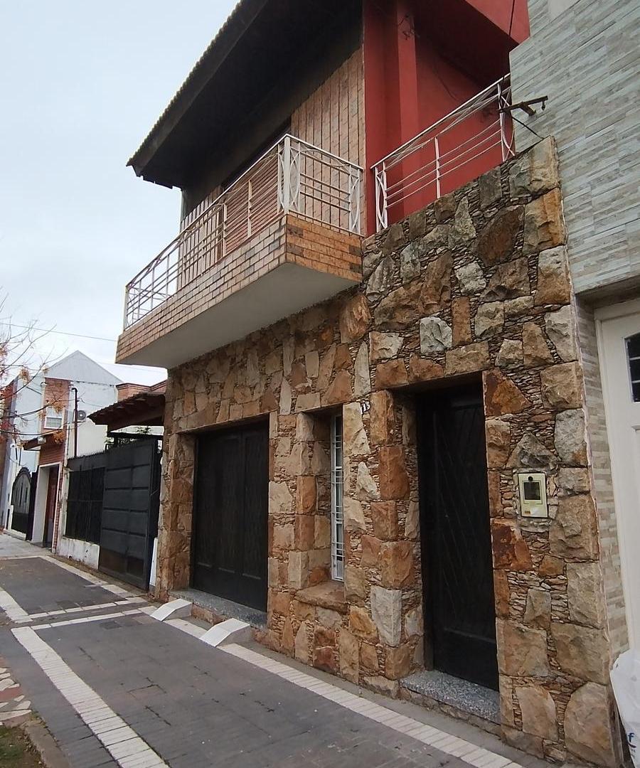 Foto de Chalet con 2 dormitorios y cochera, imagen 1