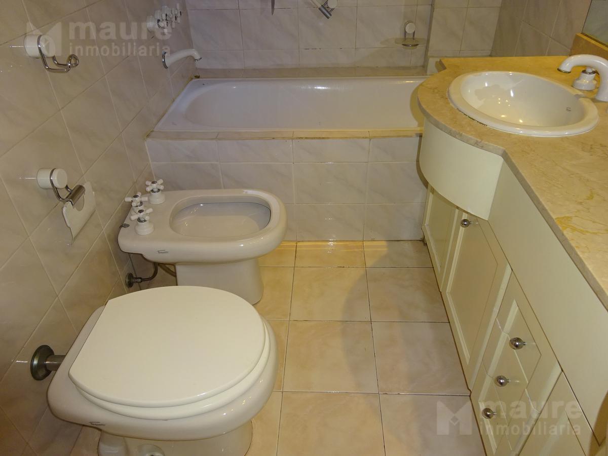 Piso de categoría de 3 dormitorios en suite y cochera en alquiler Las Cañitas