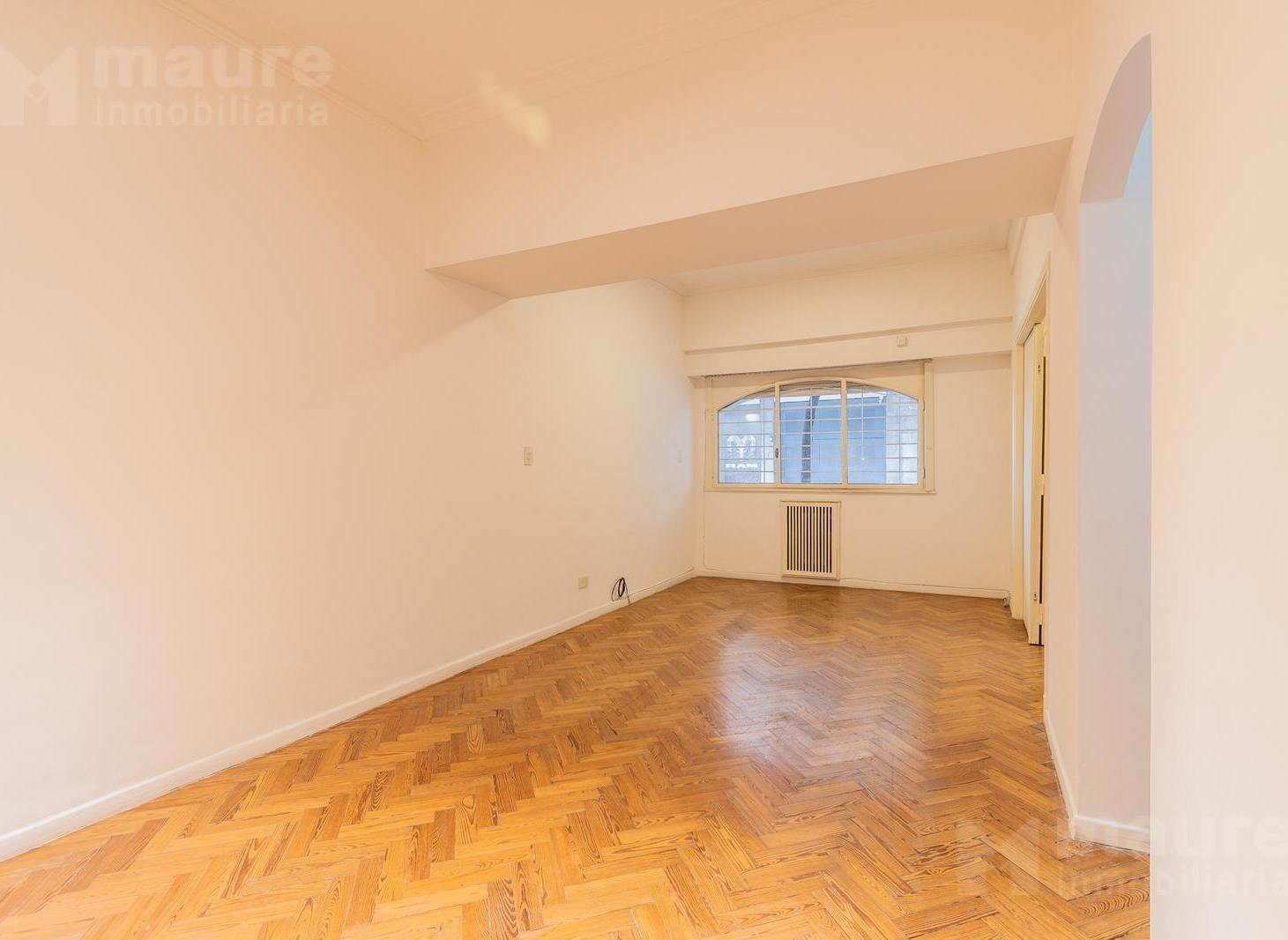 3 ambientes de un dormitorio escritorio y patio en venta en Las Cañitas