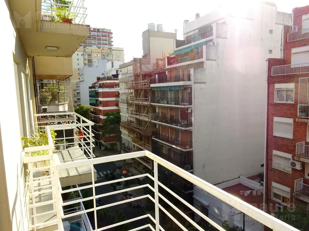 Semipiso en alquiler en Belgrano/Colegiales de 1 dormitorio y un pequeño escritorio 2