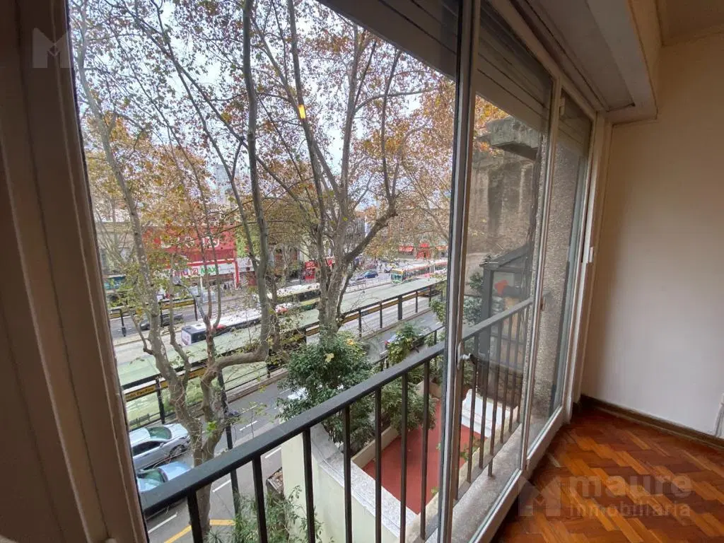 3 ambientes y escritorio en alquiler con cochera fija en Palermo. 3