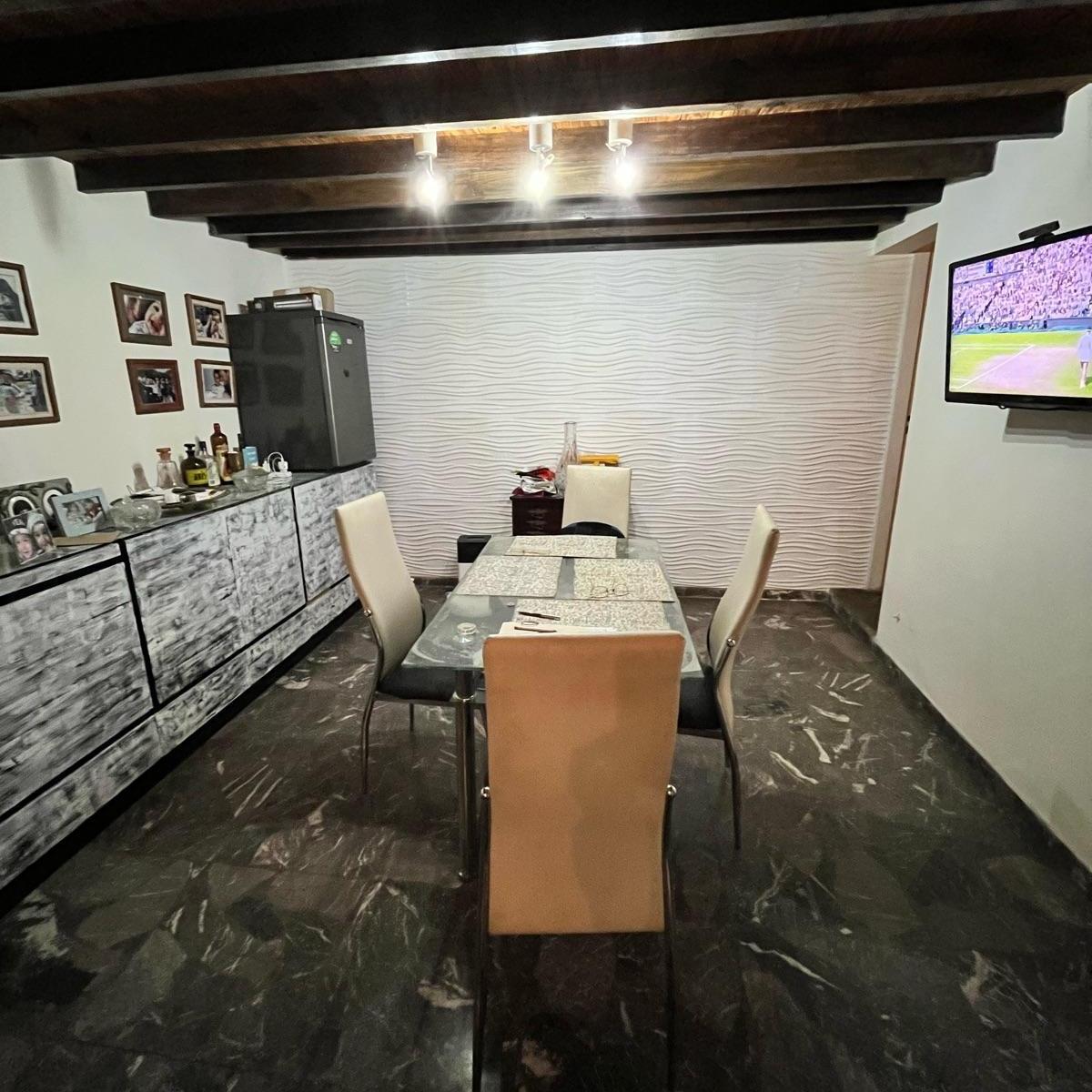 Casa en Venta Dividida en Dos Unidades en El Barrio de Flores. 2