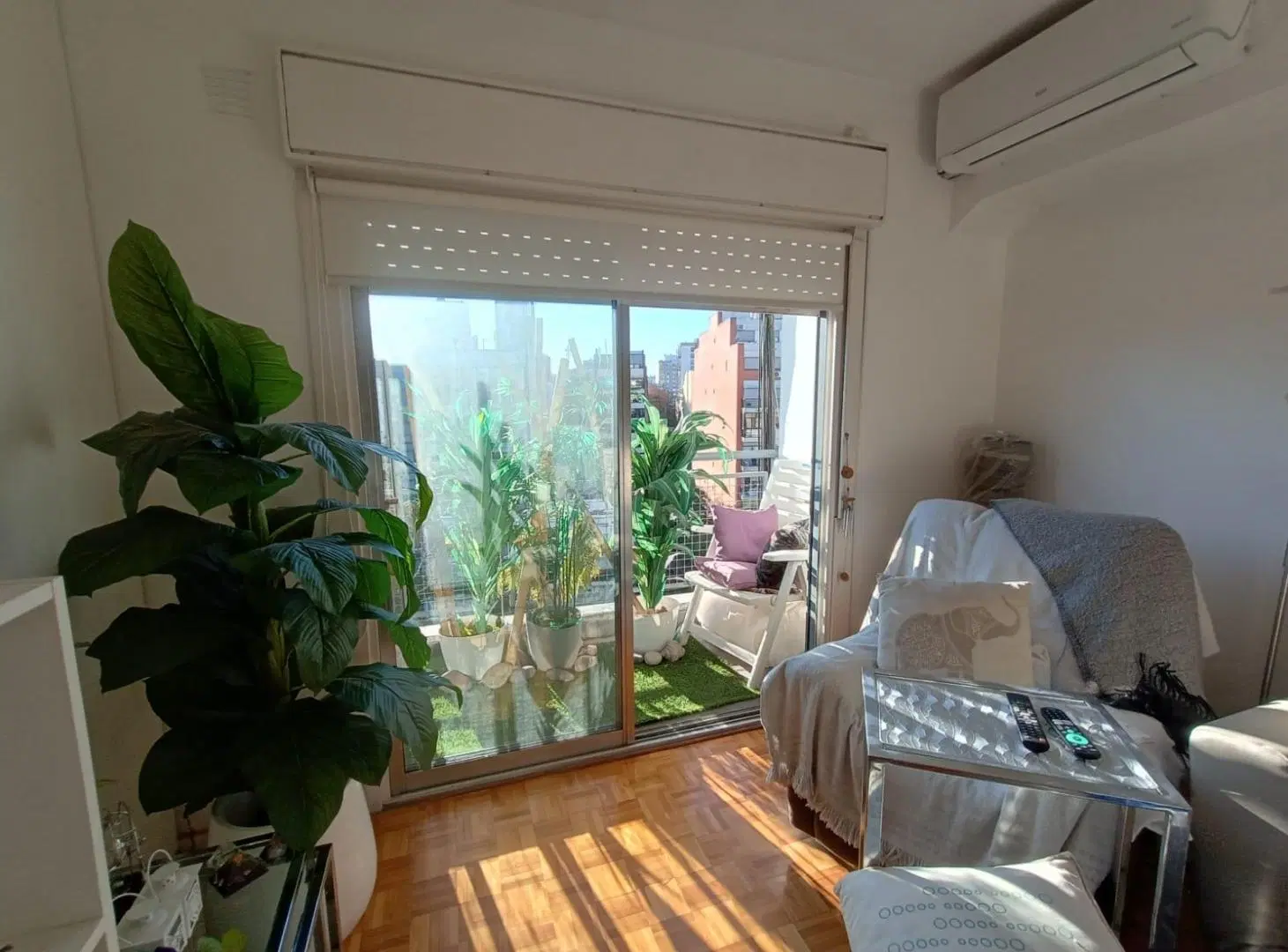 Dpto 2 ambientes con balcon en Flores. 2