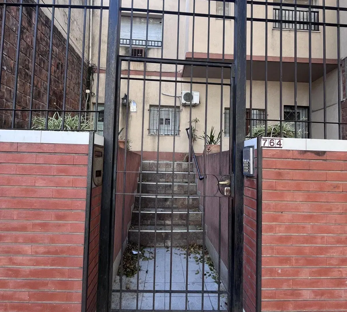 Espectacular PH de 5 Ambientes en 2 Plantas, con Balcon y Sin Expensas, Flores. 5