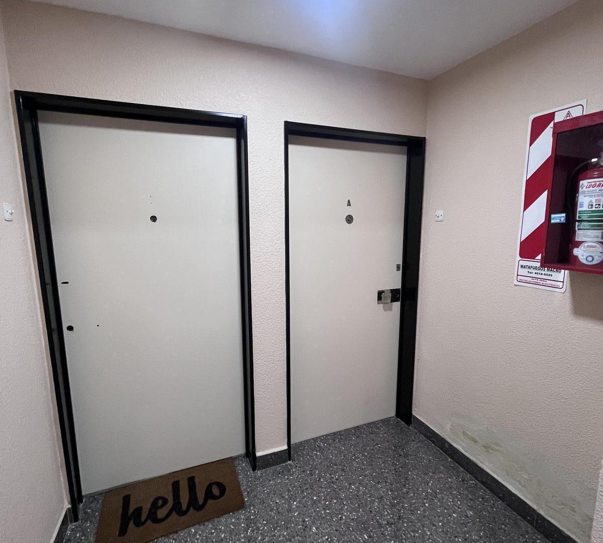 Foto de DEPARTAMENTO DE 4 AMBIENTES AL FRENTE CON BALCÓN EN FLORES, imagen 5