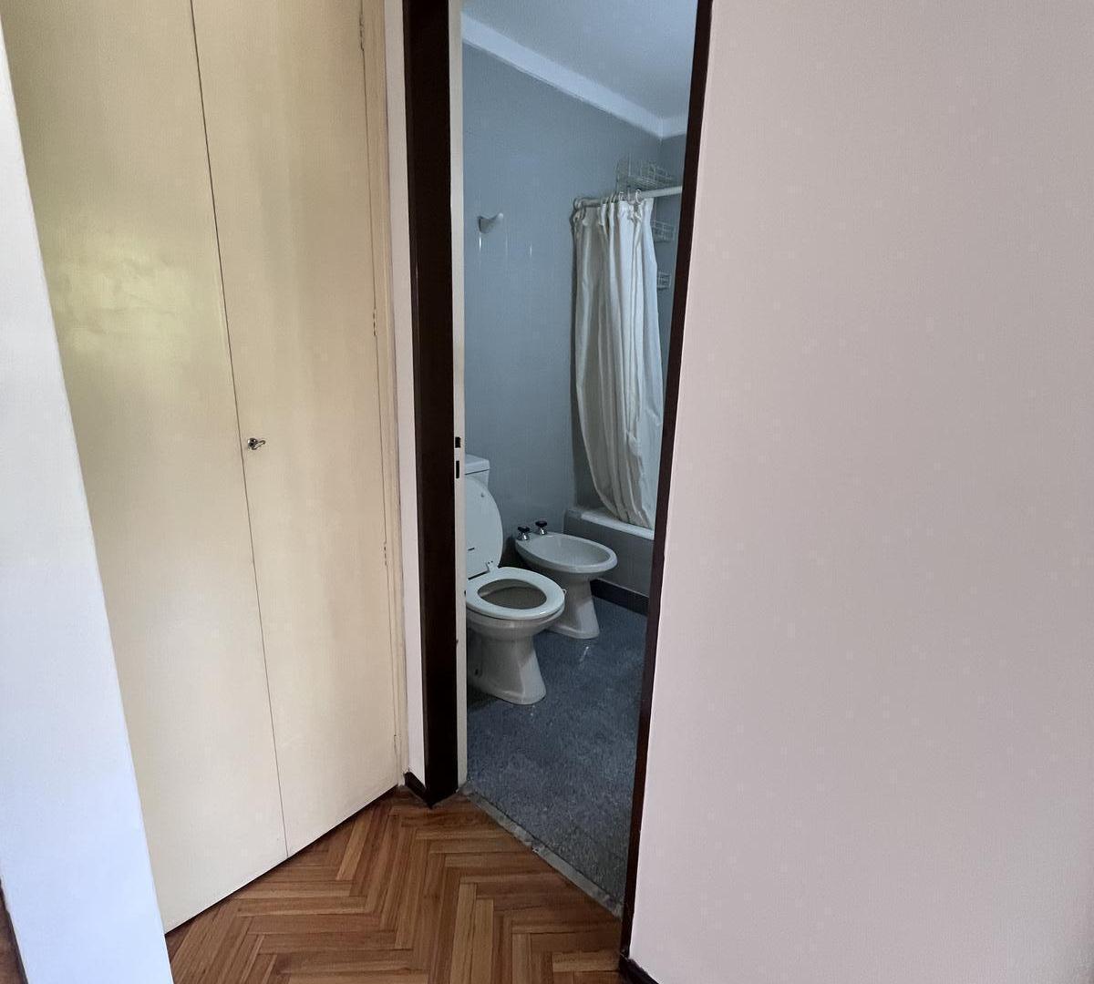 Foto de Dpto en alquiler 2 ambientes con balcon a la calle, barrio Flores., imagen 2