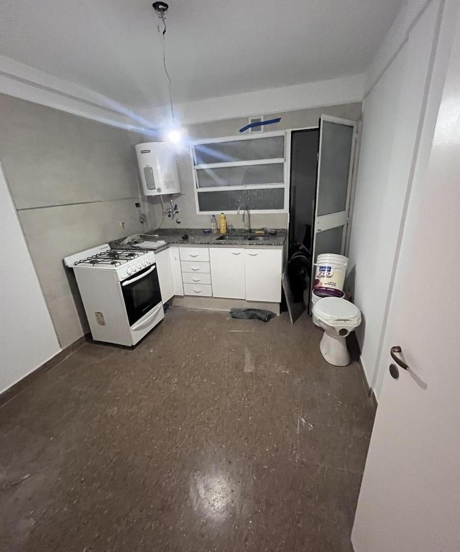 Foto de Departamento de 3 ambientes al frente con balcón corrido en Caballito, imagen 3