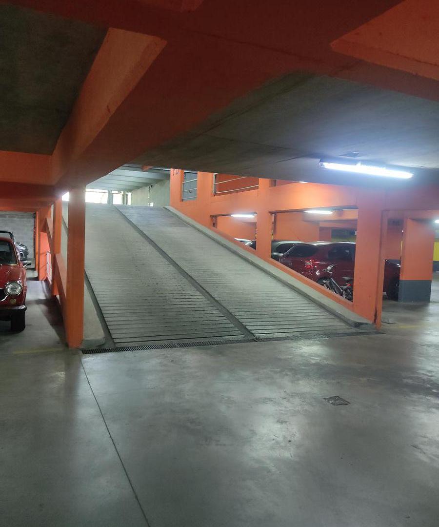 Cochera fija en edificio Walden