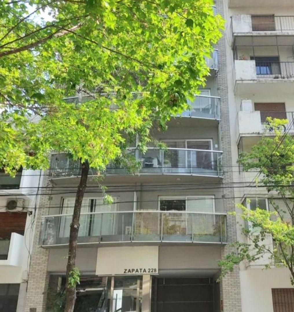 Departamento en venta Ambiente, piso alto con balcón