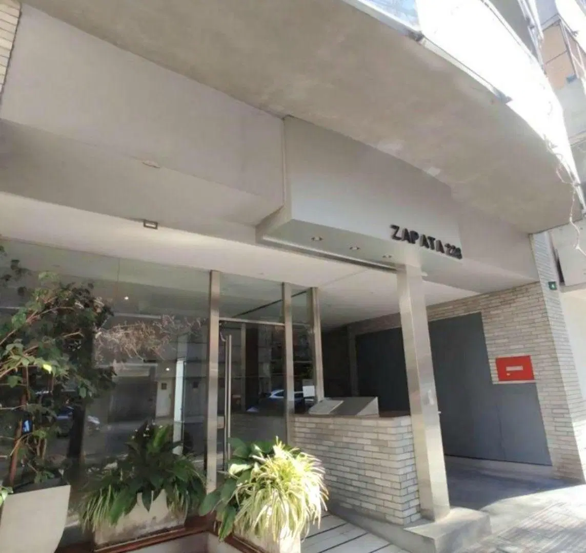 Departamento en venta Ambiente, piso alto con balcón 2