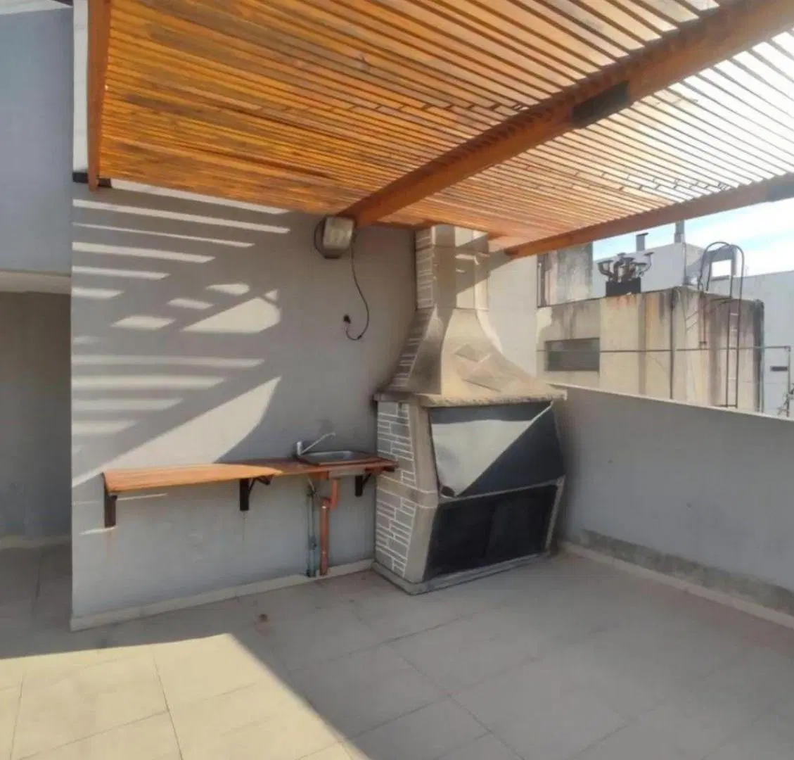 Departamento en venta Ambiente, piso alto con balcón 3