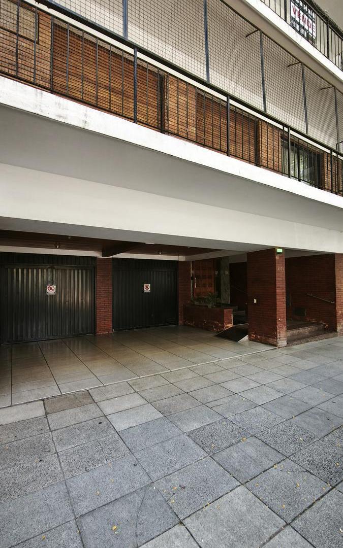 Foto de venta 3 dormitorios con dependencia y cochera zona embajadas, imagen 2