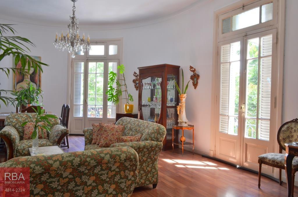 Espectacular Casa Estilo Frances de Mucha Categoria 8 Ambientes con Cochera 3