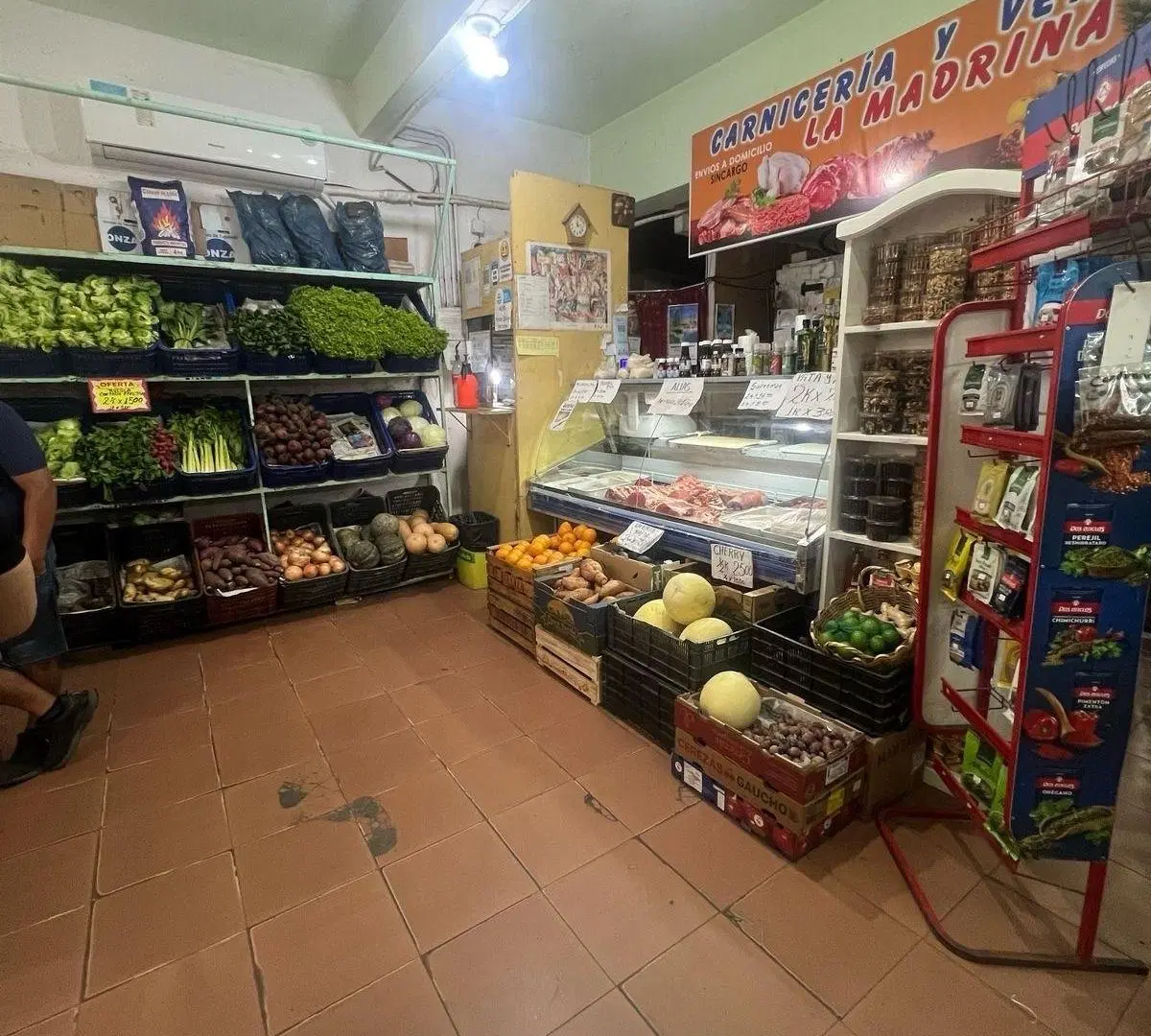 LOCAL EN VENTA BARRIO NORTE IDEAL INVERSION CON RENTA! 1