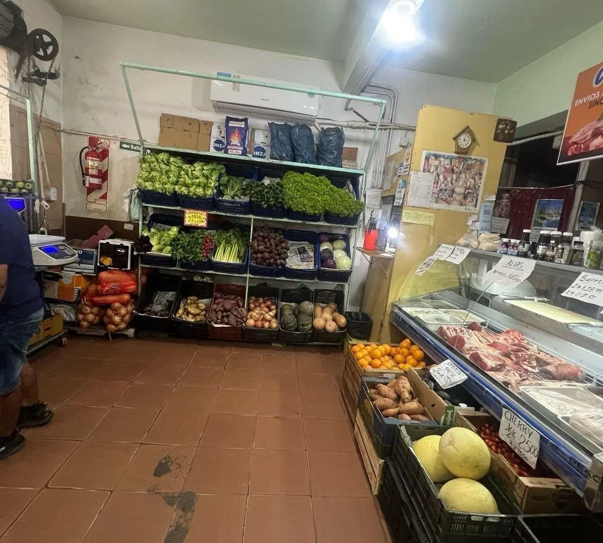 LOCAL EN VENTA BARRIO NORTE IDEAL INVERSION CON RENTA! 4