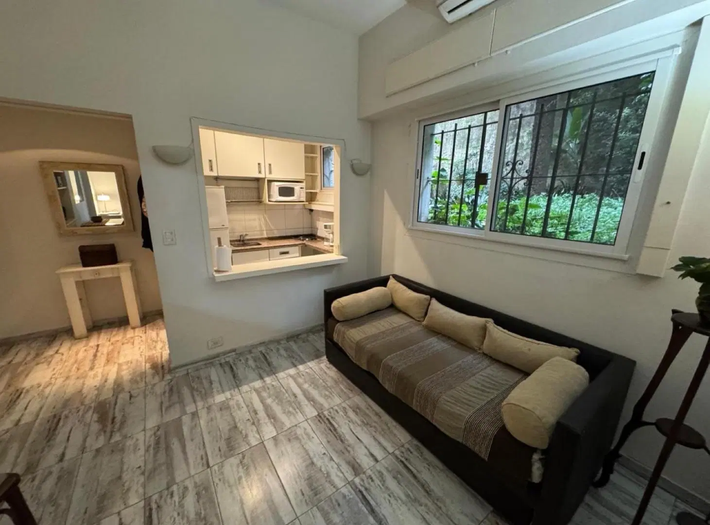 Departamento de 2 amb, en planta baja, vista a jardines ! 1