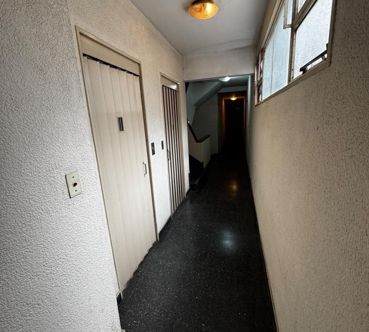 Foto de Departamento 3 ambientes luminoso con balcón y patio propio, imagen 3