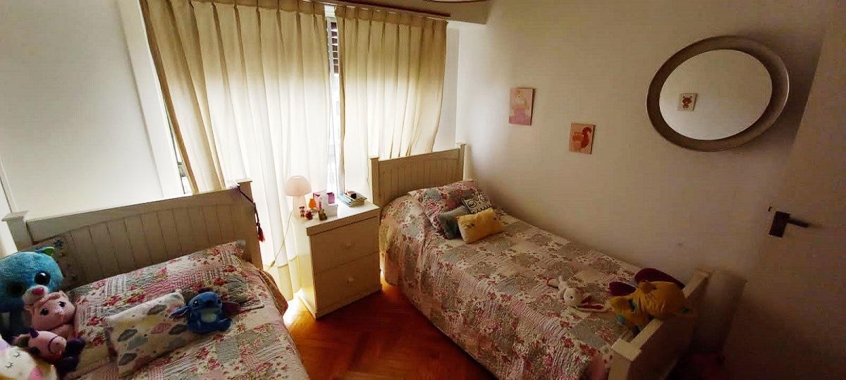 Departamento 5 Ambientes con Dependencia en Flores 3