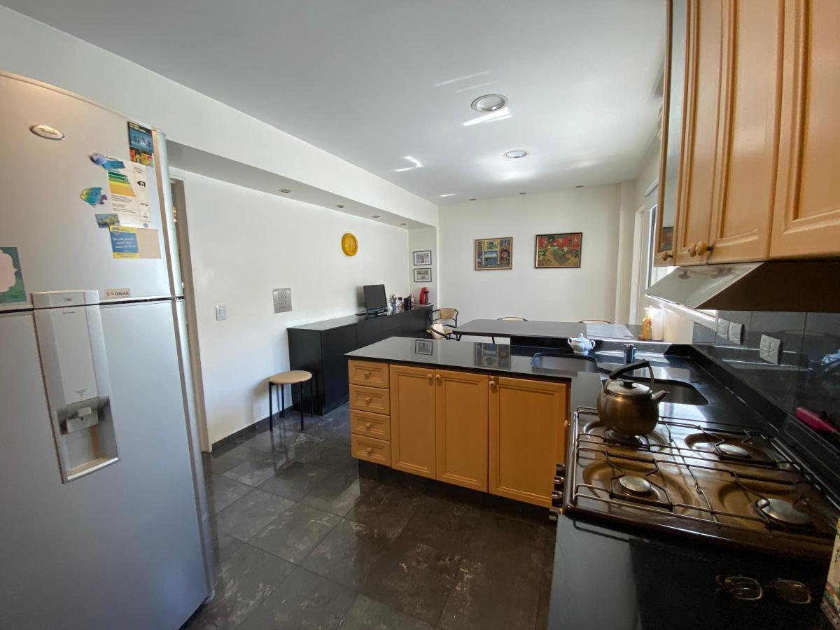Espectacular Piso 4 Ambientes con Escritorio. 2 Cocheras. Playroom con Jacuzzi. 258 m². 3