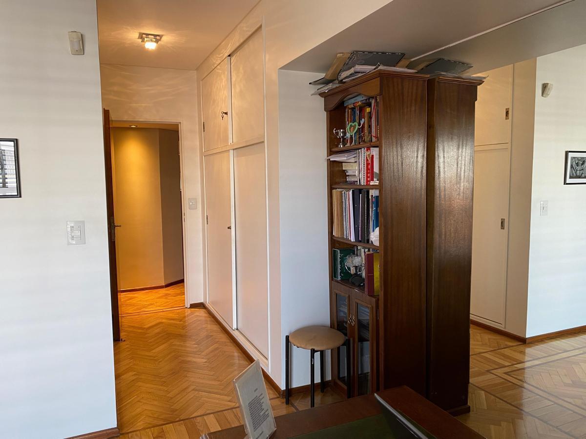 Espectacular Piso 4 Ambientes con Escritorio. 2 Cocheras. Playroom con Jacuzzi. 258 m². 1