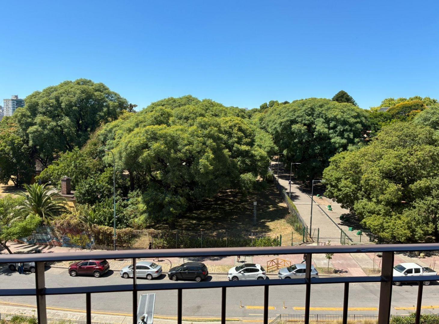 Departamento de 3 ambientes frente a Parque Centenario