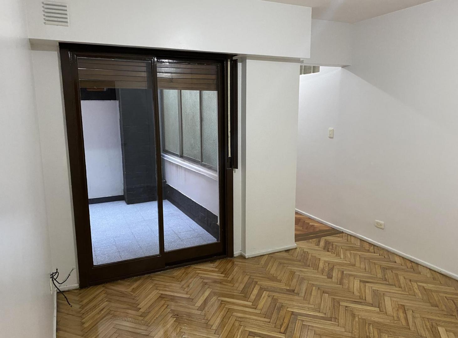 Departamento 3 ambientes con patio en Pedro Goyena. Apto Profesional