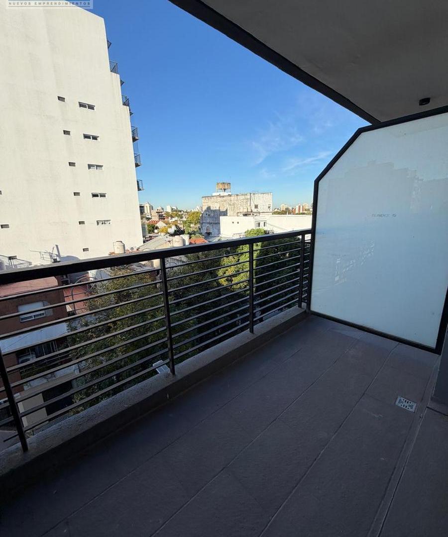 Foto de Mono ambiente con gran balcón en Flores - En esquina - Entrega Inmediata, imagen 1