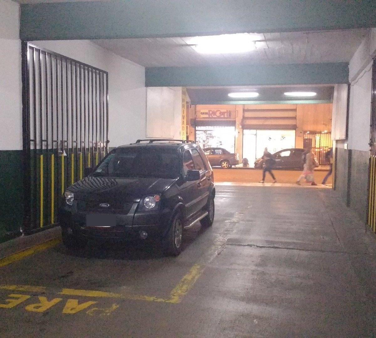 Cochera en Microcentro