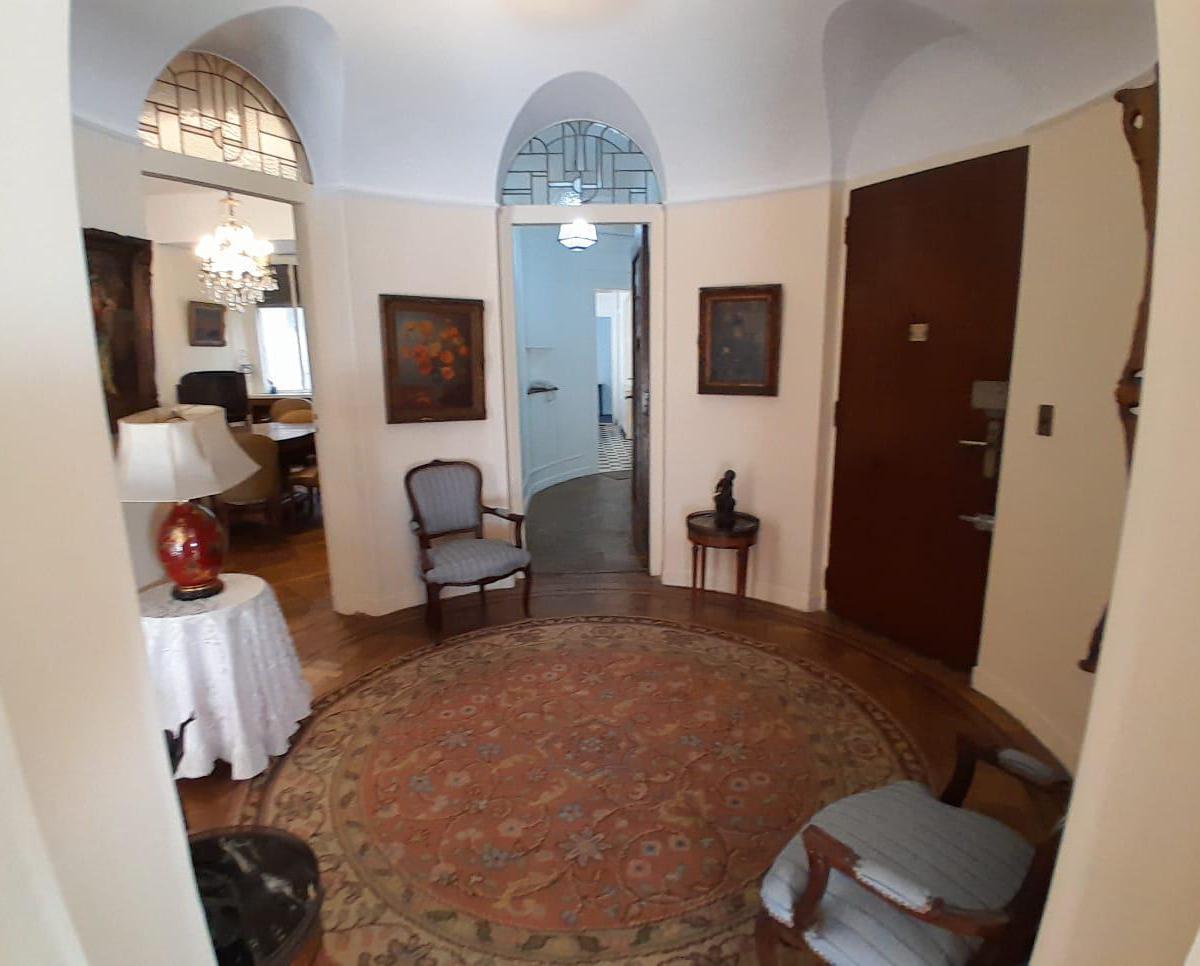 Venta de Excelente Departamento Estilo Racionalista en Retiro 5