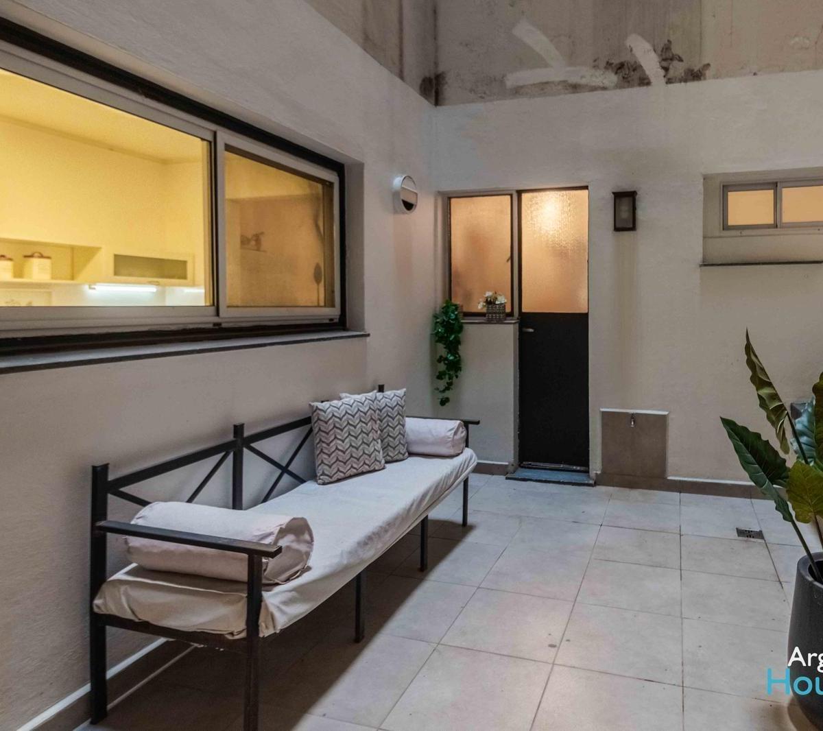 Venta de Excelente Departamento con Cochera en "Las Cinco Esquinas" 5