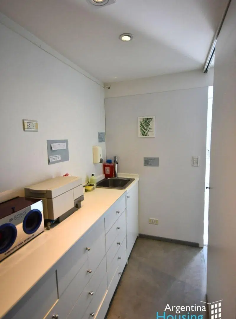 VENTA DE OFICINA/ LOCAL/ SHOWROOM EN COMPLEJO PANECO 5