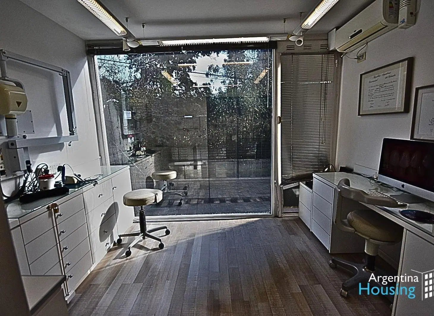 VENTA DE OFICINA/ LOCAL/ SHOWROOM EN COMPLEJO PANECO 8