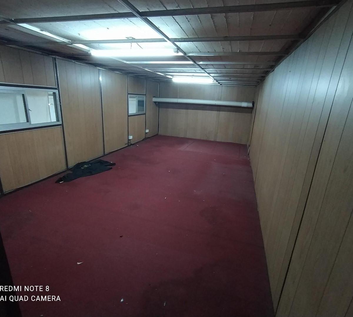 Foto de Local Muy Amplio, 2 Baños y Vestuarios, Oficina, Gran entrepiso - Lanús, imagen 3