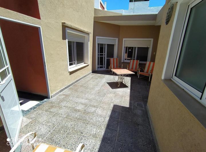 PH 3 Ambientes con Doble Cochera, Patio y Terraza en Alquiler en Lanús Oeste 1