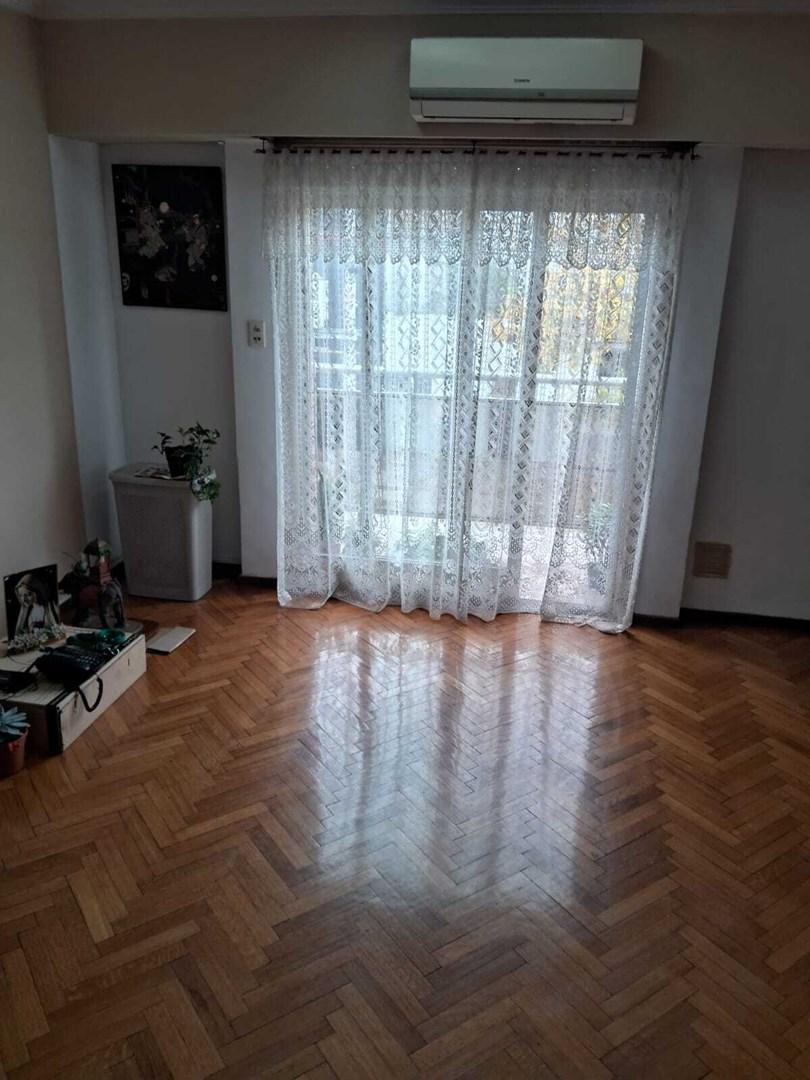 PH 3 Ambientes al Frente con Balcon y Patio en Alquiler en Lanús Oeste