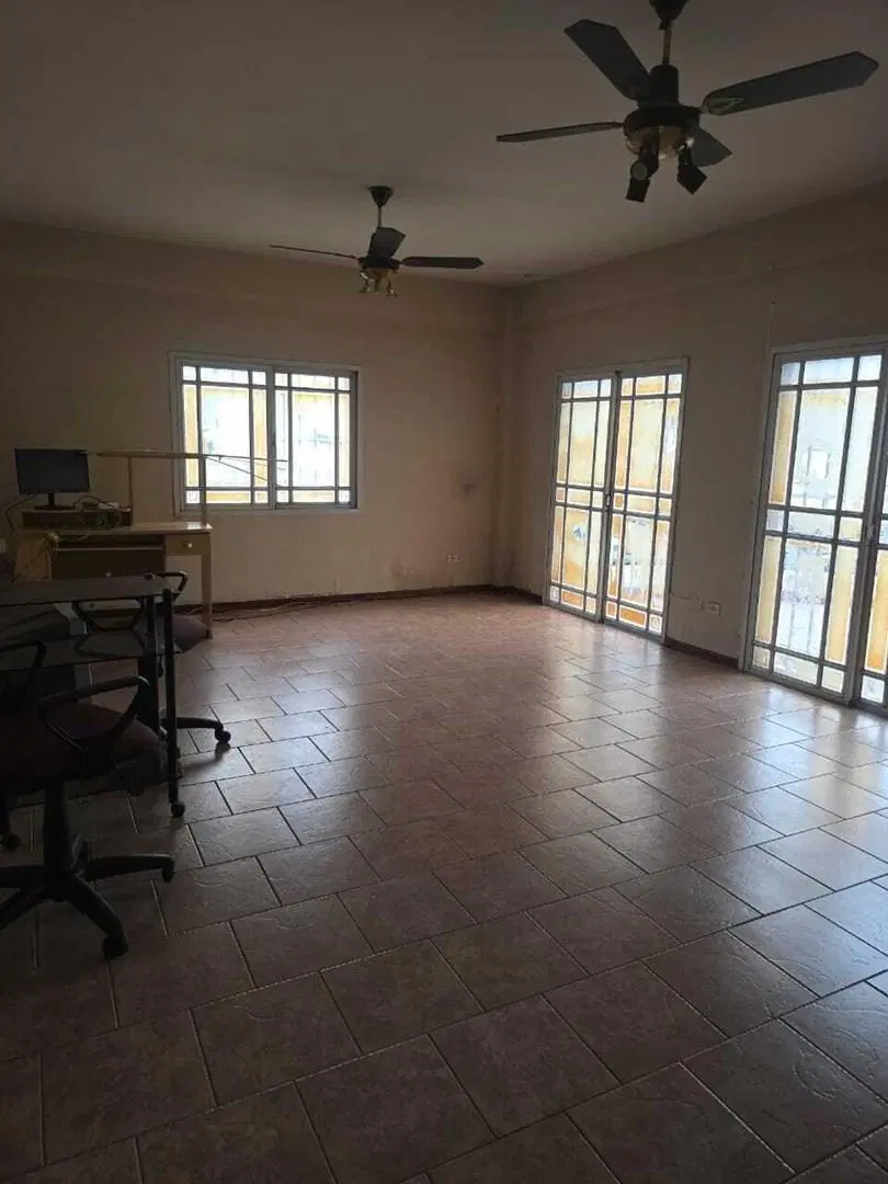 Piso Unico de 4 Ambientes, 2 Baños, Balcon Terraza, Sin Expensas en Alquiler en Lanús Oeste 3