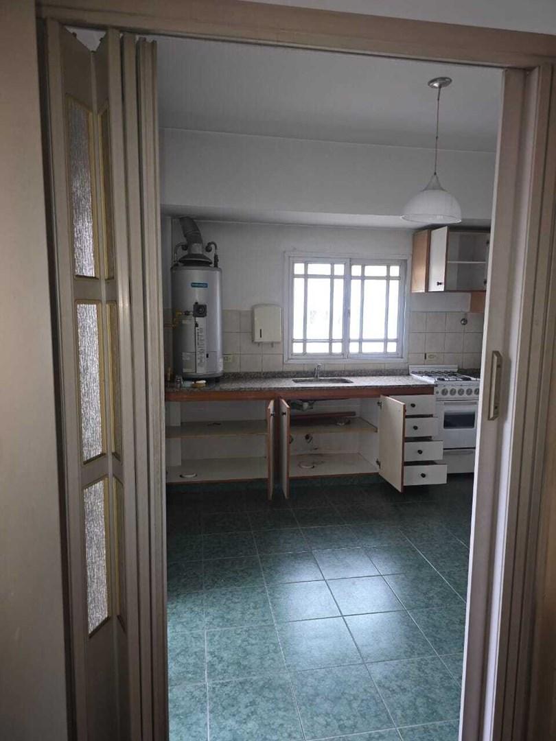 Piso Unico de 4 Ambientes, 2 Baños, Balcon Terraza, Sin Expensas  en Alquiler en Lanús Oeste