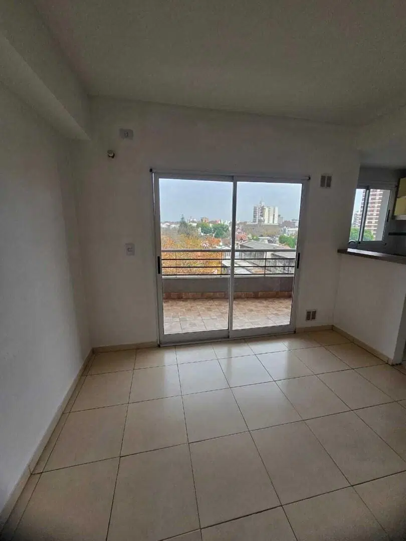 Departamento 2 Ambientes C/Cochera Cubierta y Balcon en Alquiler en Lanús Este 4