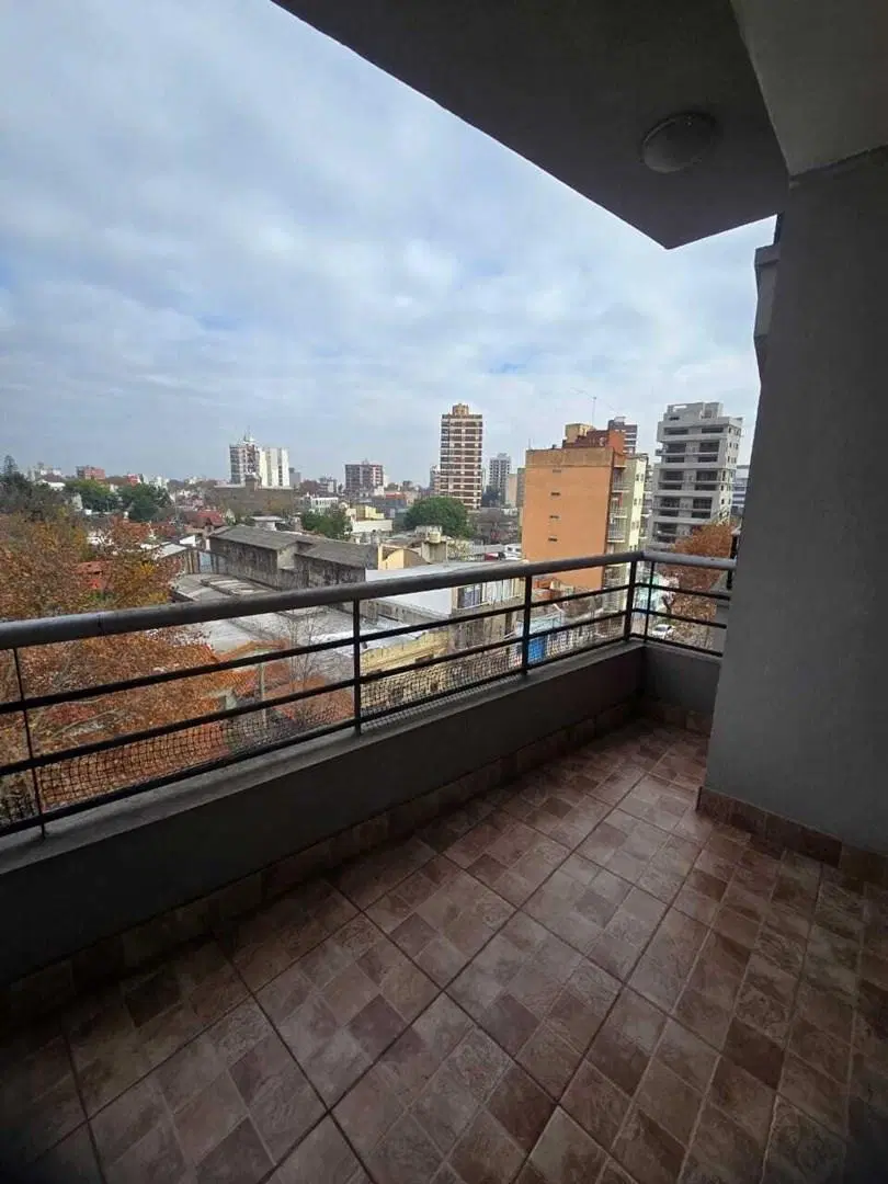 Departamento 2 Ambientes C/Cochera Cubierta y Balcon en Alquiler en Lanús Este 2