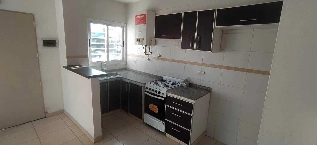 Departamento 2 Ambientes PB al Frente C/ Cochera en Alquiler en Lanús Oeste 1