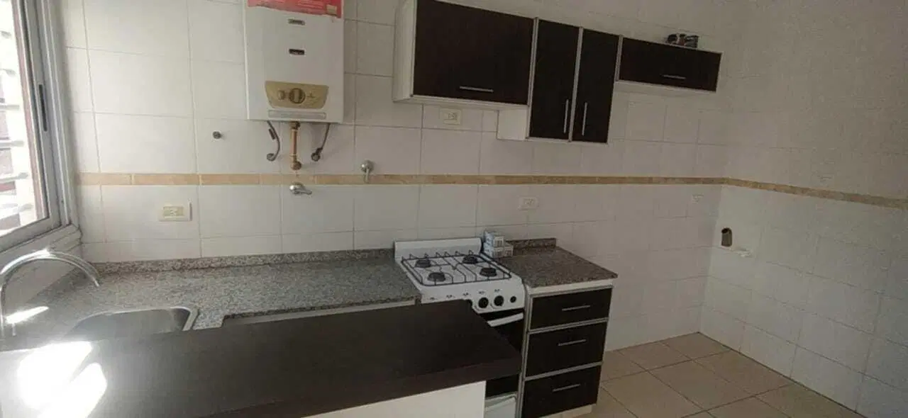Departamento 2 Ambientes PB al Frente C/ Cochera en Alquiler en Lanús Oeste 2