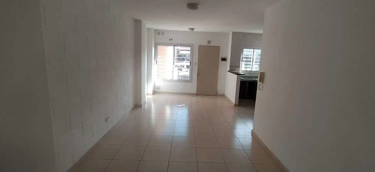 Departamento 2 Ambientes PB al Frente C/ Cochera en Alquiler en Lanús Oeste 3