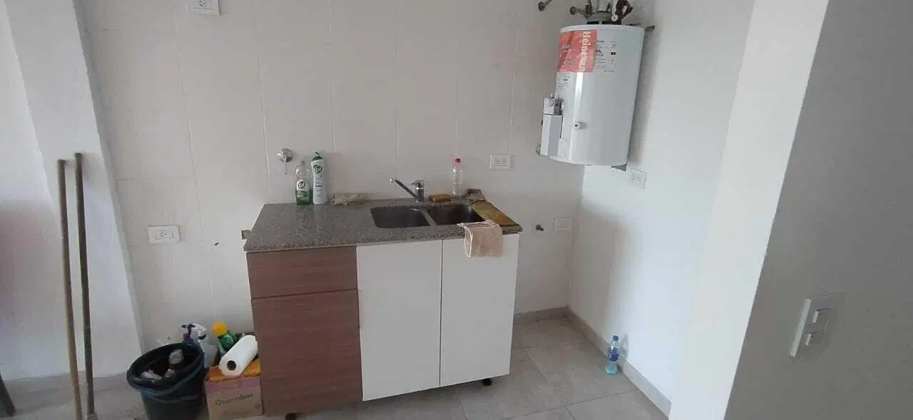 Piso 2 Ambientes Con Balcon Terraza y Sin Expensas en Alquiler en Valentín Alsina, Lanús 3