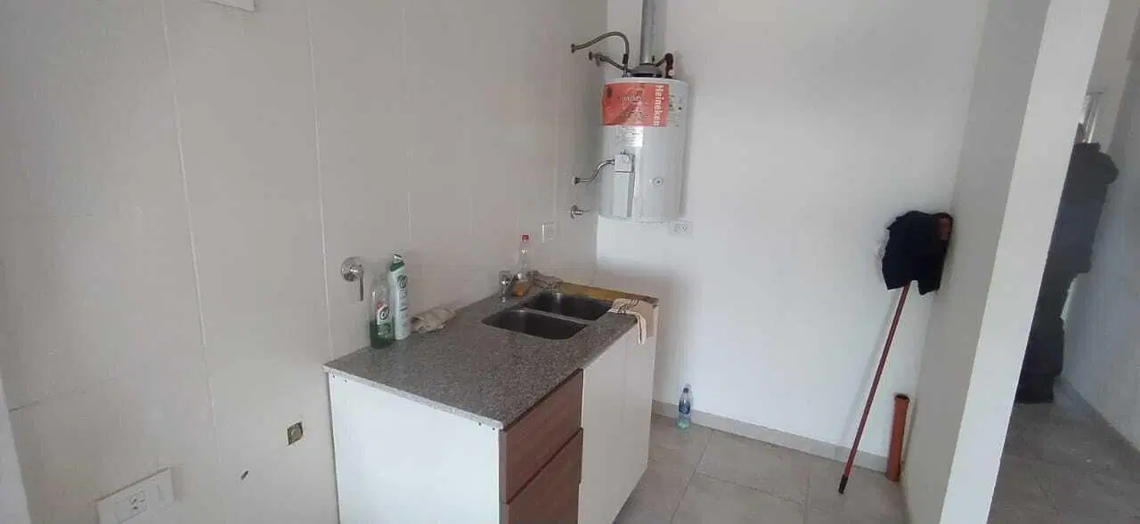 Piso 2 Ambientes Con Balcon Terraza y Sin Expensas en Alquiler en Valentín Alsina, Lanús 2