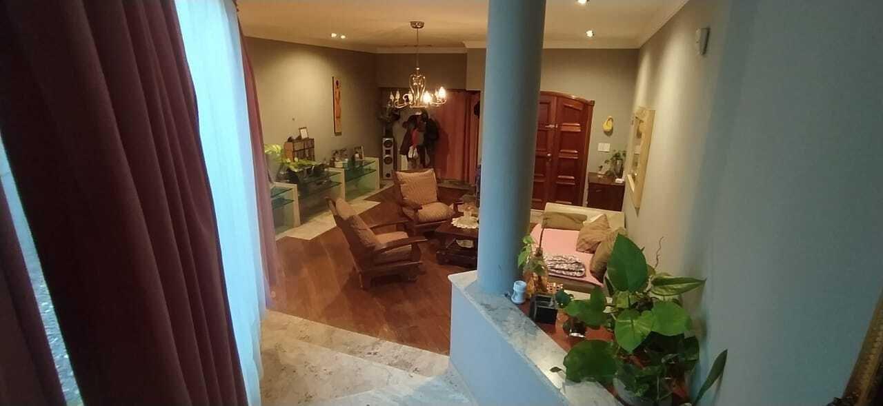 Foto de Chalet 5 Ambientes Con Garage, Quincho, Parque y Piscina en Venta en Lanús Oeste, imagen 3