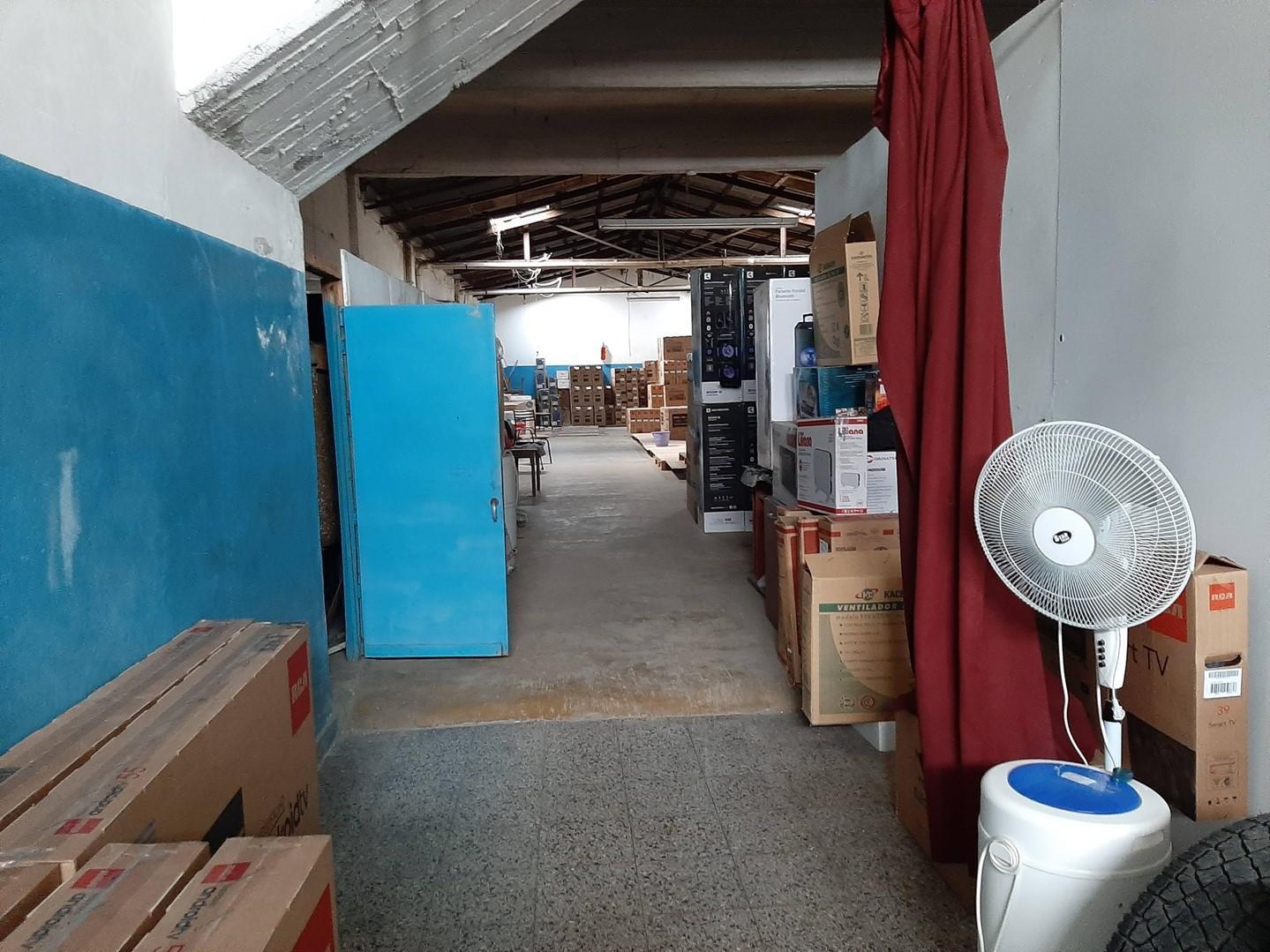 Foto de Depósito 300 m2 en Venta y/o Alquiler en Lanús Oeste, imagen 1